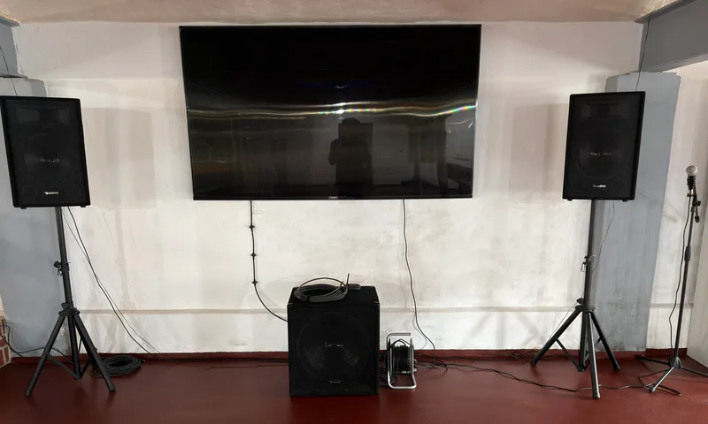 Soundanlage, TV und Lautsprecher