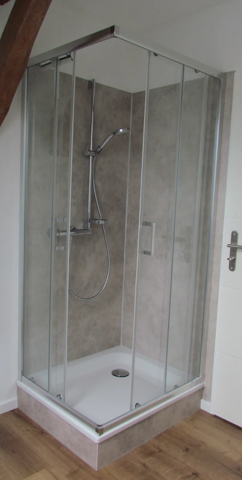 Dusche im Bad