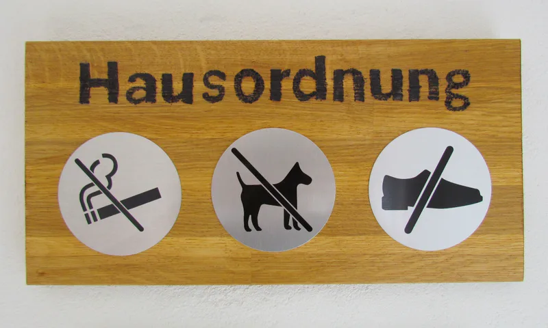 Hausordnung: Nichtraucherunterkunft, keine Tiere, Schuhe ausziehen